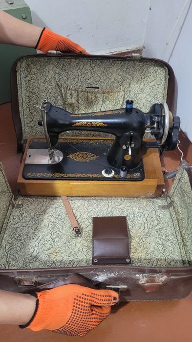 Продам советскую швейную машинку