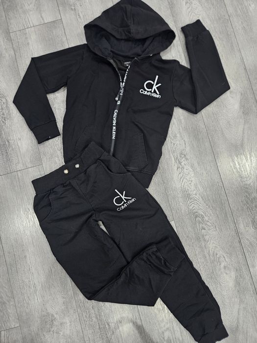 Екип Calvin Klein