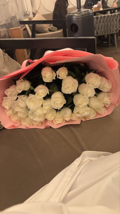 Цветы белые розы метровые