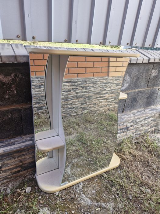 Тумбочка с зеркалом навесная