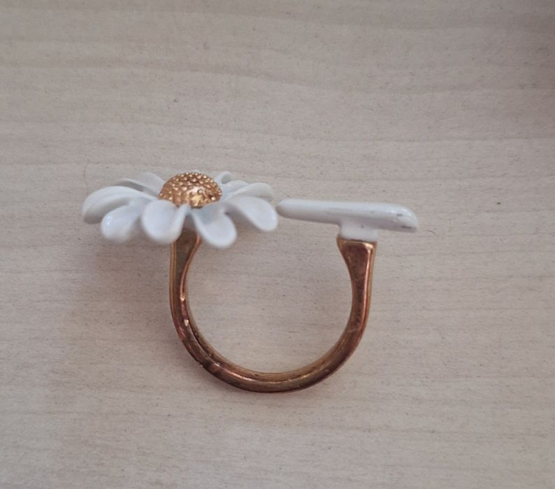 Продавам нови интересни пръстени