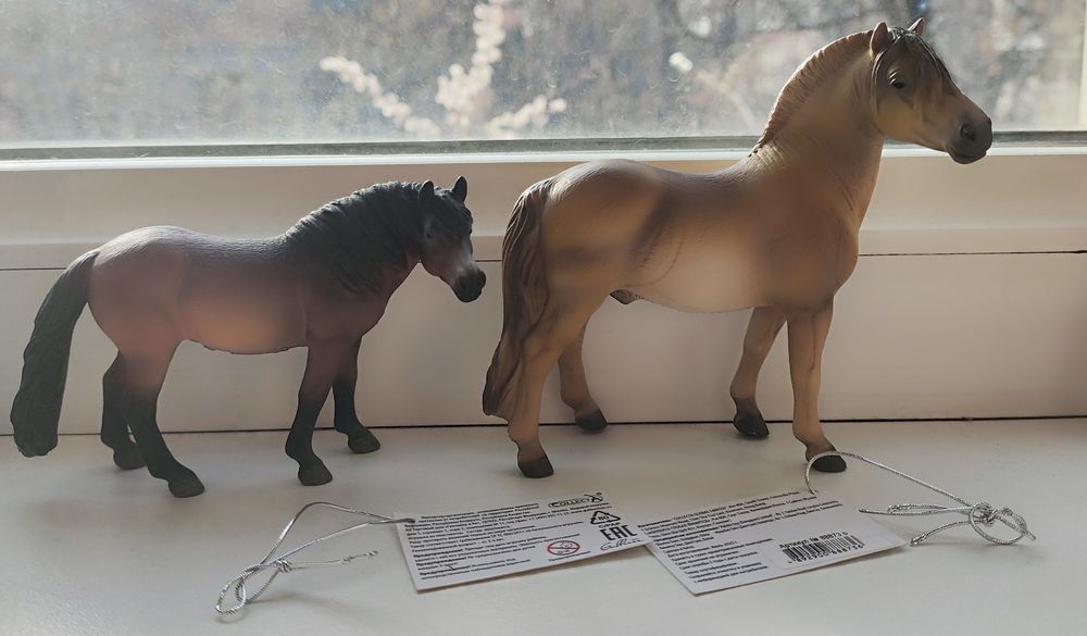 Лошадки Collecta (цена за обе)