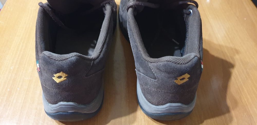 Продам кроссовки