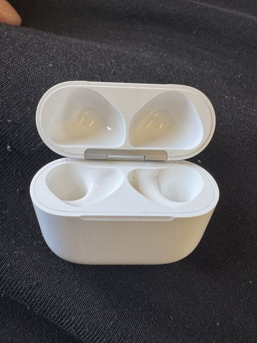 Carcasa casti Airpods 4 fara izolare sunet