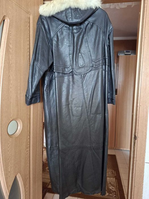 Haina de piele  lunga  ,marimea 54 ,nepurtata  Targu Mures