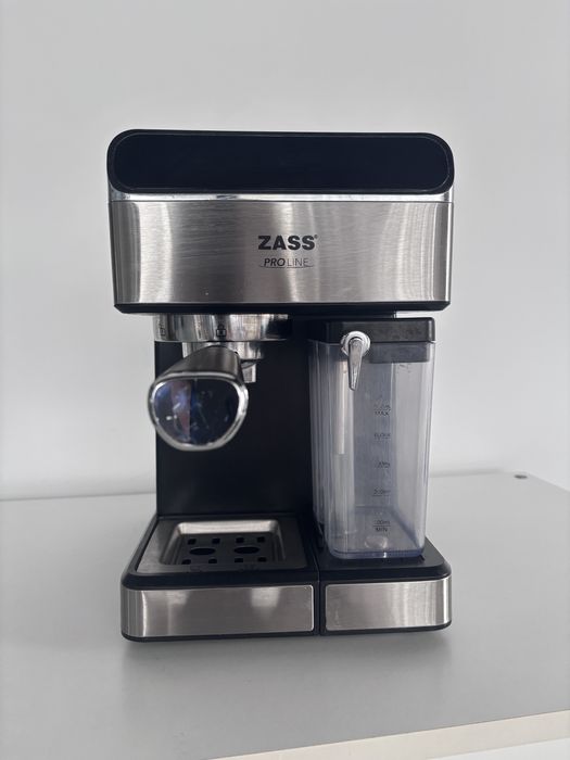 Espressor manual cu spumare automată