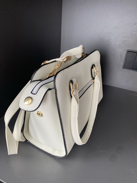 Продаются женские  сумки.