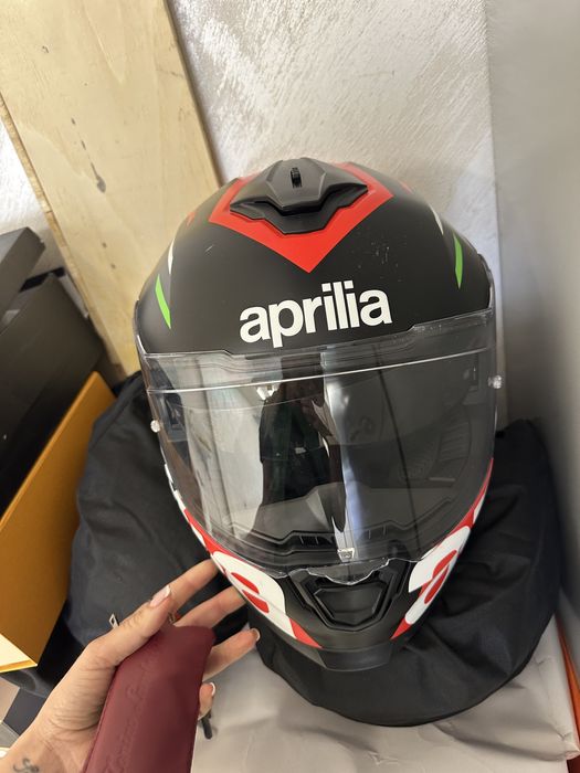 Продава се каска Aprilia (нова)