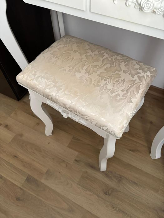 Vând masă de masa make -up