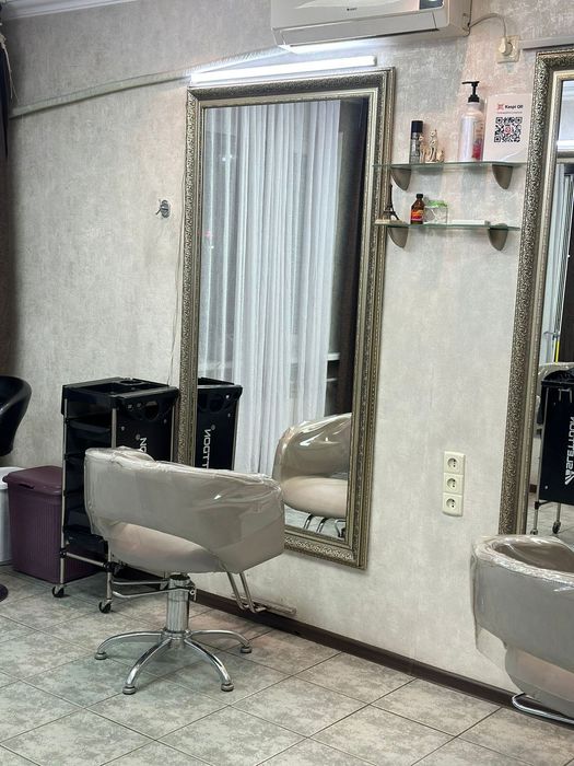 Парихмахерские кресла и мойка