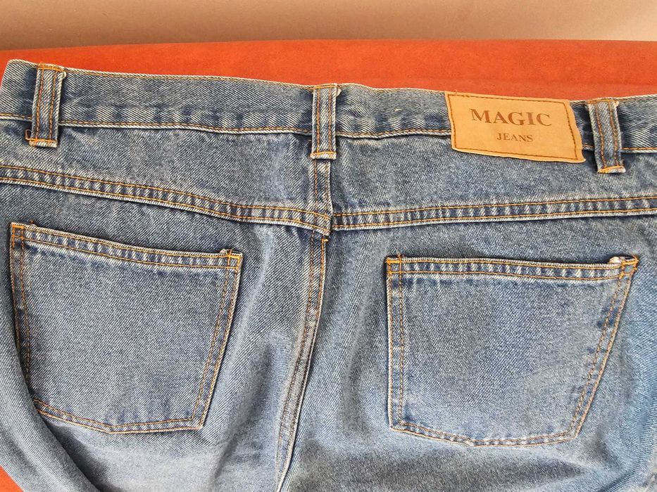 Vand  pantaloni blugies barbati marimea 34