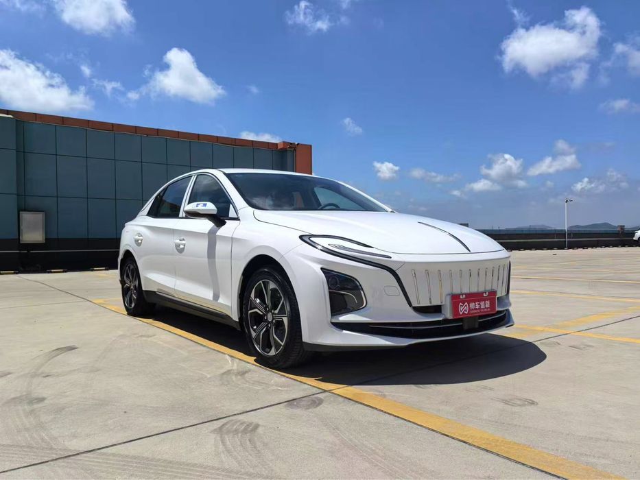 Автомобиль Hongqi Eqm5