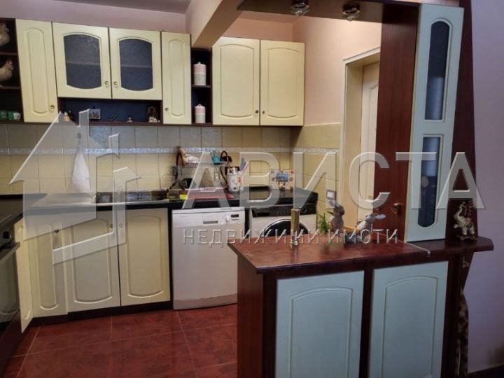 Дава се под наем Четиристаен апартамент в София, Лагера - 117 кв.м за 940 € - Снимка #2