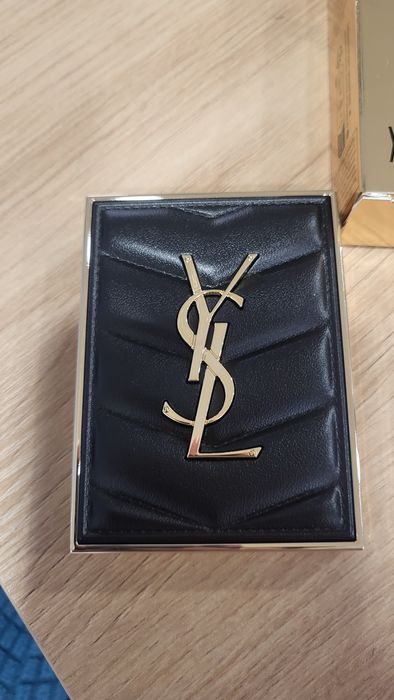 Оригинални сенки за очи на YSL