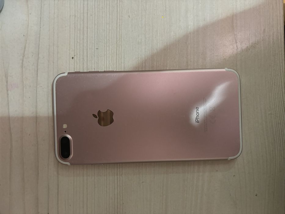 Продается Айфон 7+