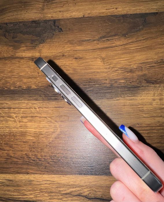 Vând IPhone 15 Pro 256 GB