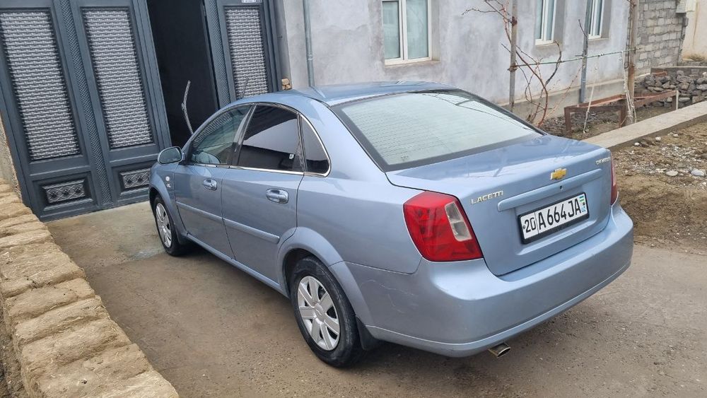 Lacetti 2010 sotiladi