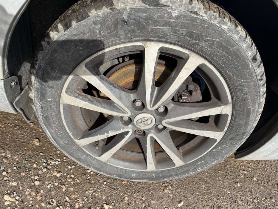 На части Тойота Авенсис 1,6д 2016 година