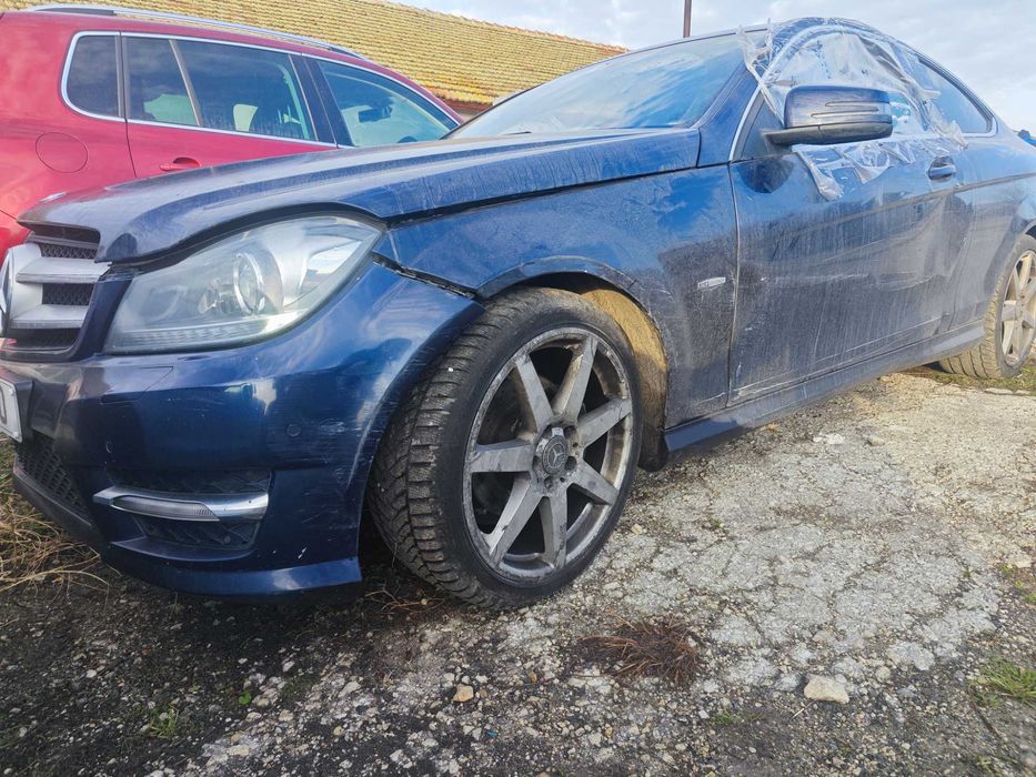 На Части Mercedes W204 Coupe C class 651 автомат 76000 на километраж