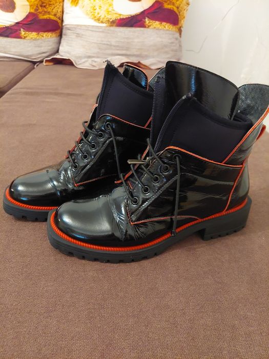 Естествен лак боти номер 36 в добро състояние