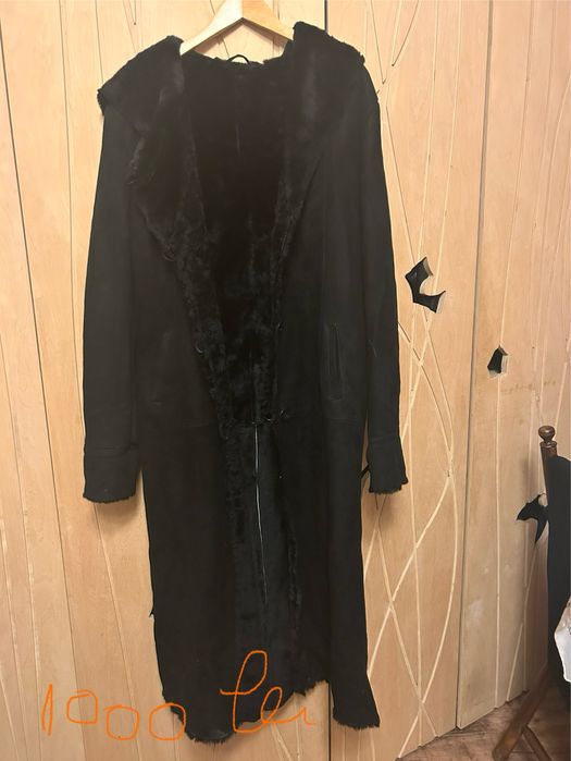 Palton lung cu gluga, cu doia fete, din blana de oaie tunsa