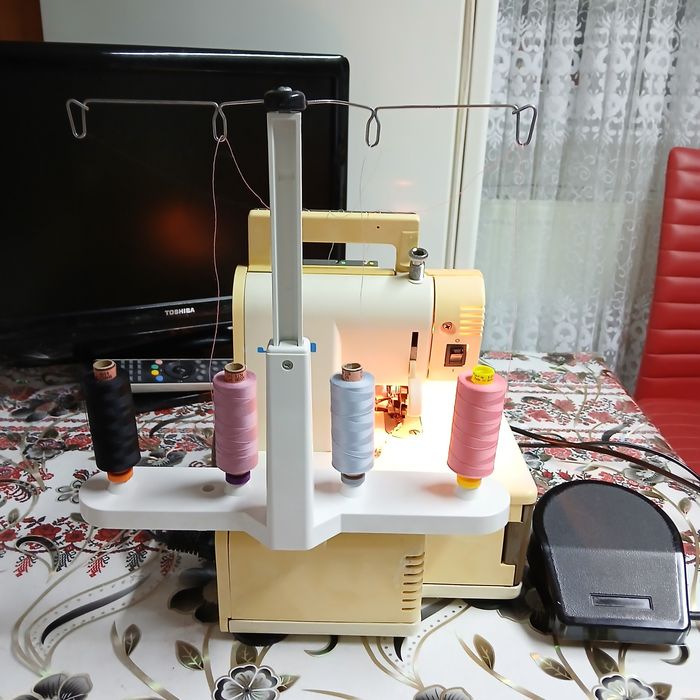 Masina de surfilat cu 2 ace 4 fire JUKI