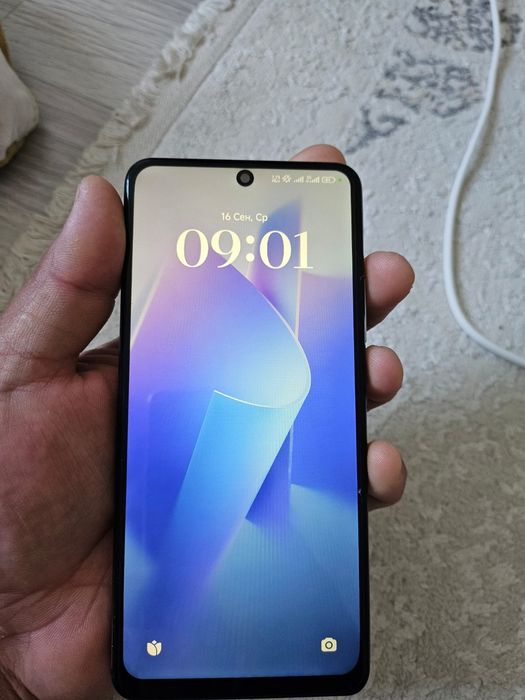 Poco F3 в хорошем состоянии