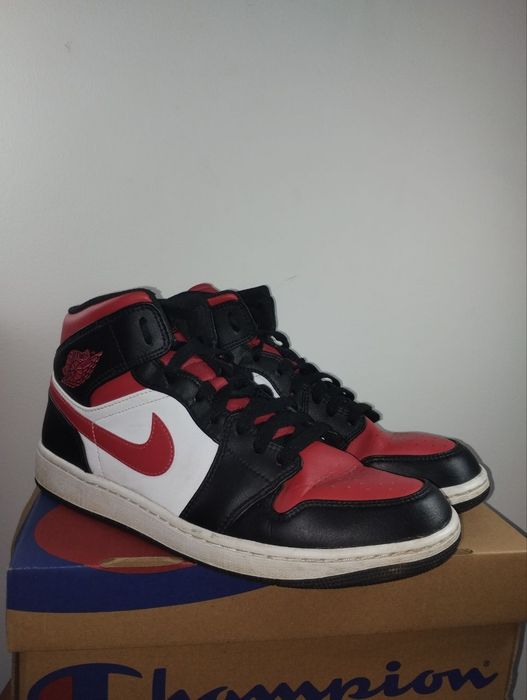 Nike Air Jordan 1 Mid Fire Red
