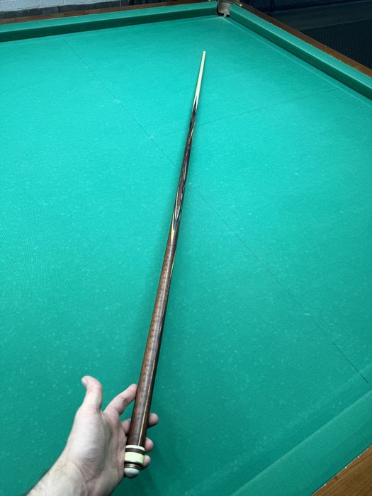 Бильярдный кий из Эбена и Змеиного дерева (Вараксин)