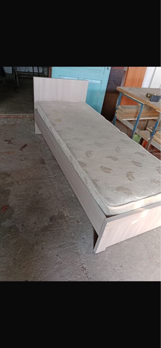 Продам кровать односпальную