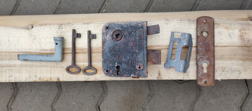 Broasca/zar ușa veche