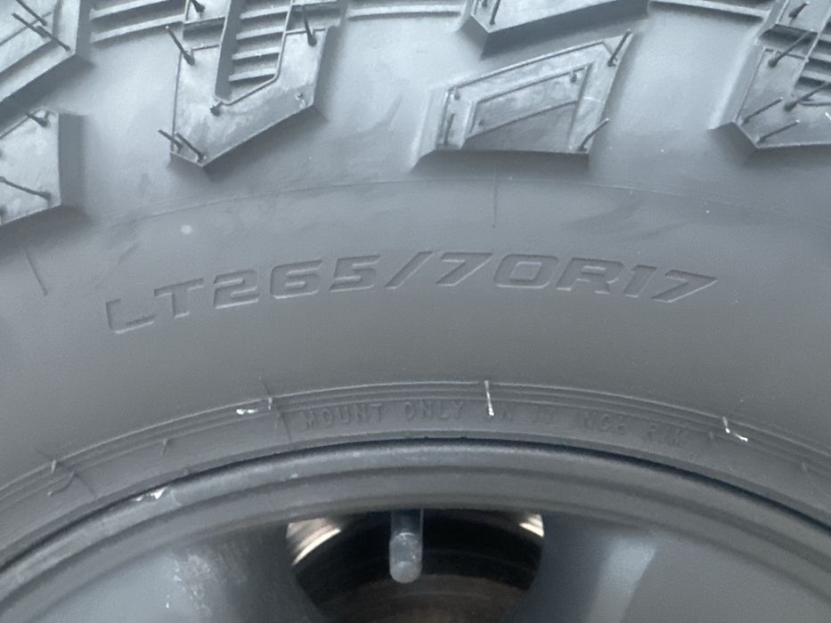 Vand cauciucuri off road  noi 265/70/R17