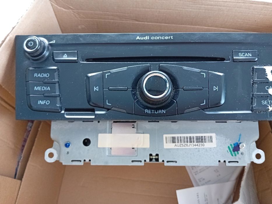 Casetofon-radio Audi A4 b8