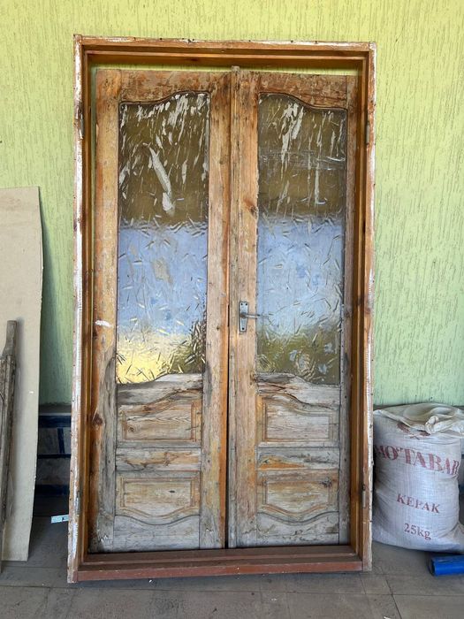Срочно продаётся деревянные двери и окна