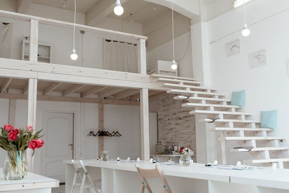 Антресольного этажа под ключ.