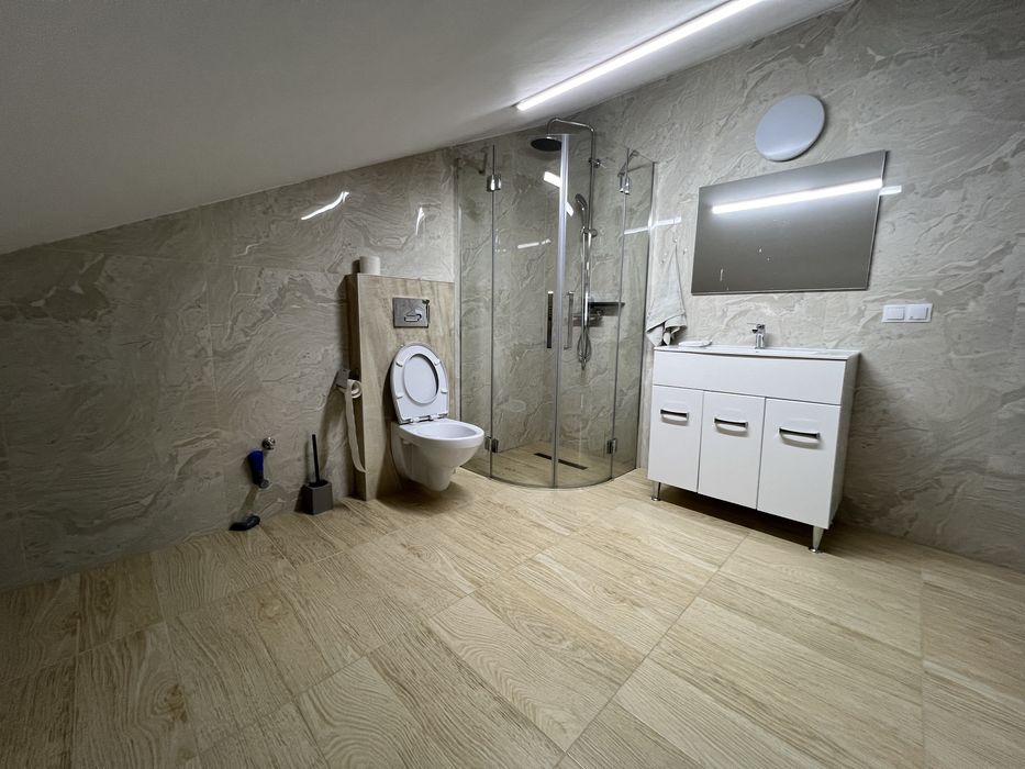 Închiriez apartament