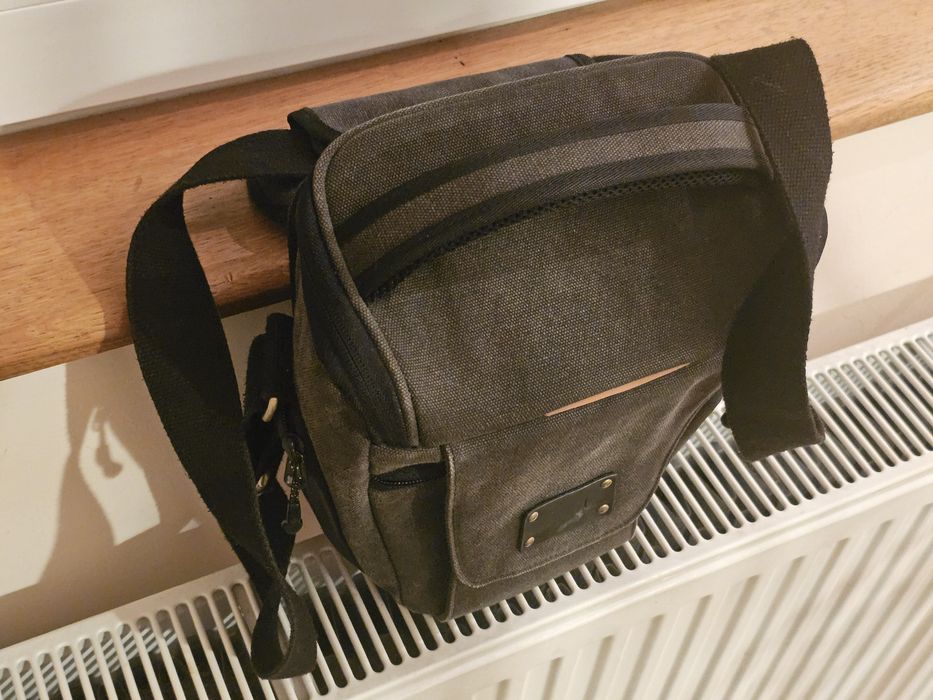 Nikon D5200 ca nou, cu accesorii (preț fix)