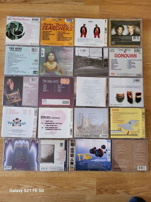 Vând 20 CD-uri muzica