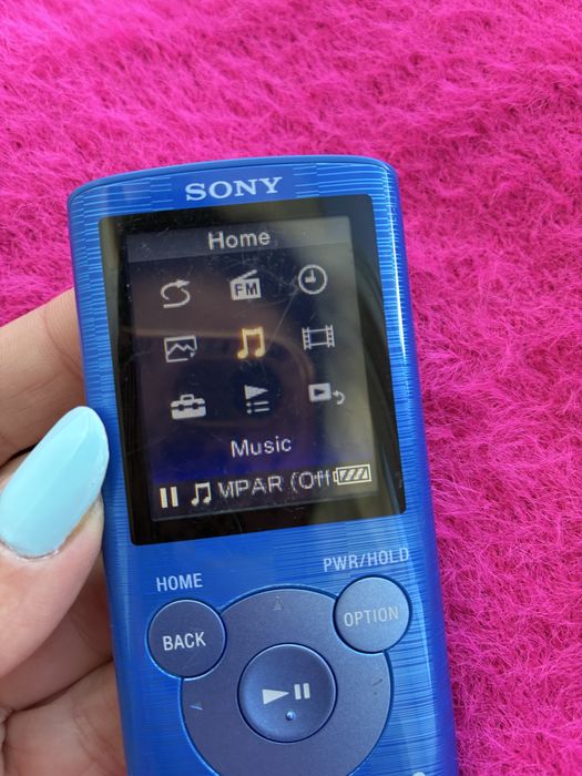 MP4 player Sony NWZ - E384 cu Radio FM +cablu de alimentare