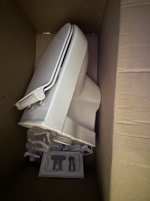 Продам унитаз вместе с инсталяцией Cersanit