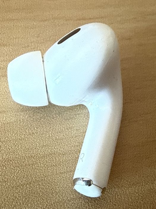 Cutie airpods pro 2 si casca dreapta