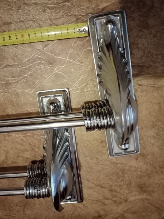 Продам карнизы железные  155 см