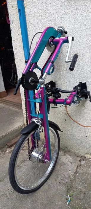 (bicicletă de mână) utilizat de persoanele cu dizabilități