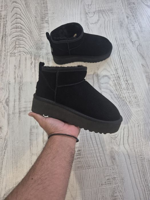 Cizme UGG mini negre din piele naturala
