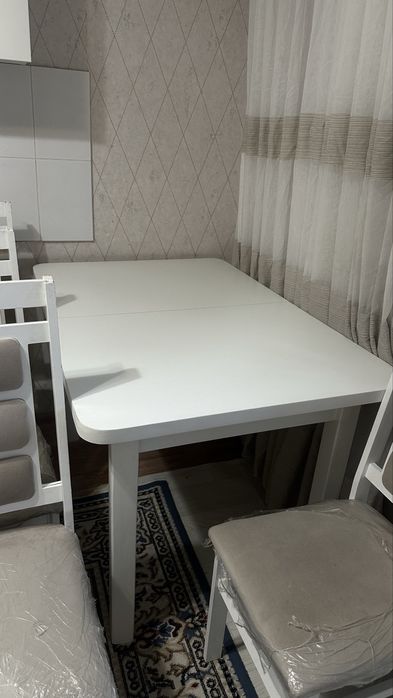 Кухонный стол и стулья