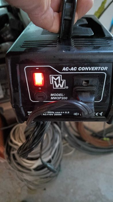 convertor profesional tensiune de la 230 la 110 V 200Watt