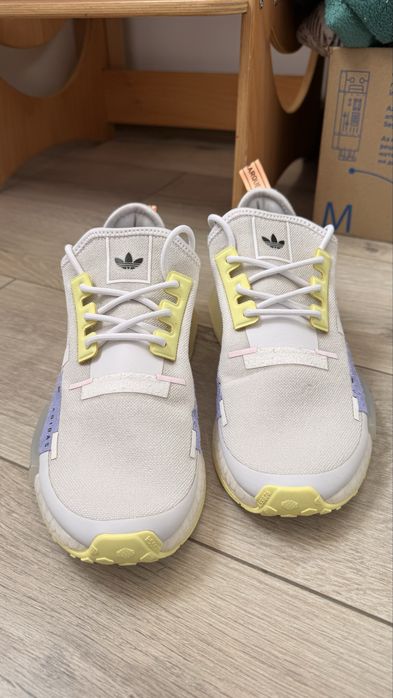 Adidas NMD R1 дамски