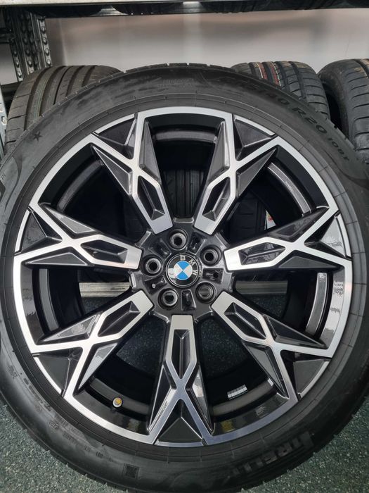 Jante BMW G70 Originale Anvelope iarna Pirelli 285 40 20