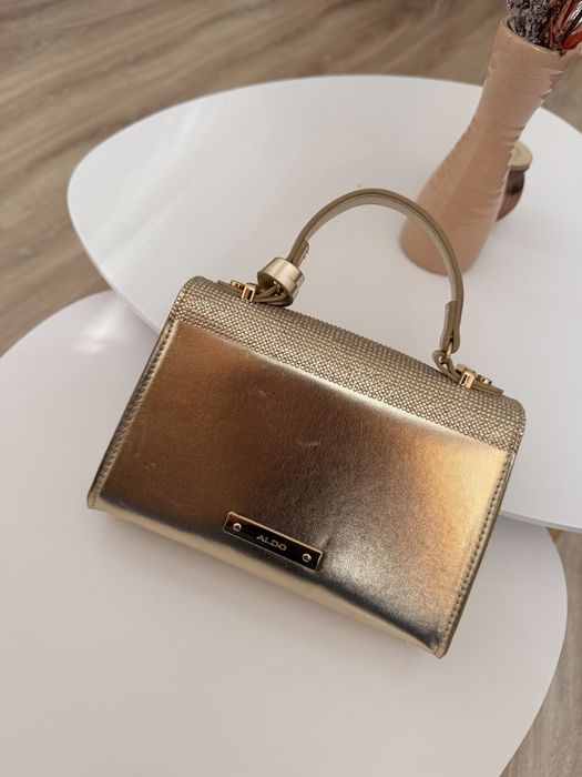 Златна чанта ALDO с камъни