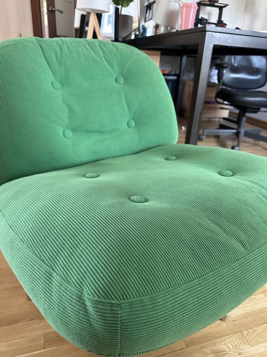 Зеленое кресло вращающее